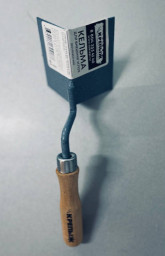 Кельма для внешних углов, 80*60*60 окрашенная сталь, дерев.ручка КРЕПЫЖ